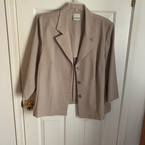 Fashion Bug Pant Suit - Picture 2 of 5